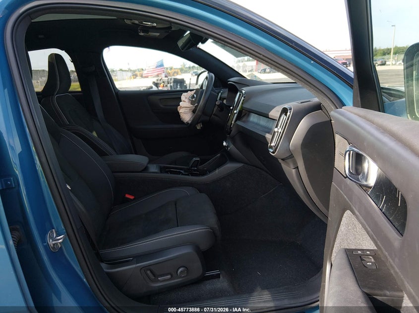 2022 Volvo C40 VIN YV4ED3GB4N2009019 IAAI salvage auction — LEFT FRONT, Wait Title, sold $8,600 on 2026-08-27 (photo 5)