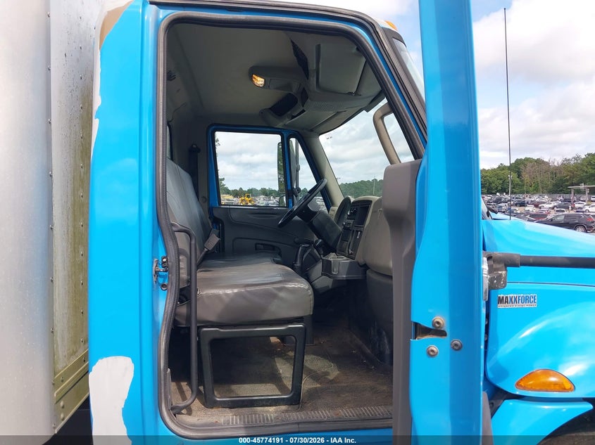 2013 International 4000 series VIN 1HTJTSKM3DH352121 IAAI salvage auction — LEFT & RIGHT, Sf97 (New York), sold $7,100 on 2026-08-20 (photo 5)