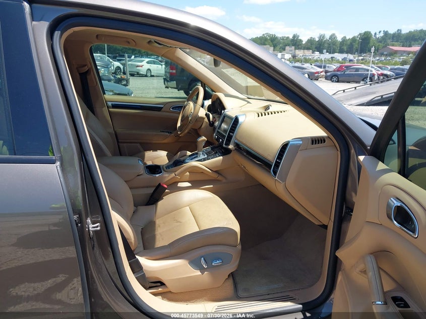 2014 Porsche Cayenne VIN WP1AF2A27ELA32088 IAAI salvage auction — NORMAL WEAR, Clear (North Carolina), sold $3,250 on 2026-08-07 (photo 5)