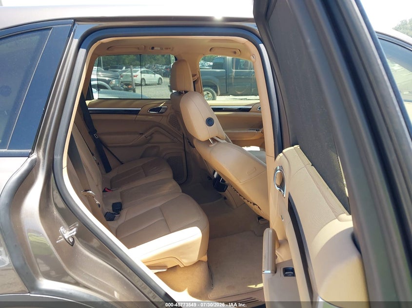 2014 Porsche Cayenne VIN WP1AF2A27ELA32088 IAAI salvage auction — NORMAL WEAR, Clear (North Carolina), sold $3,250 on 2026-08-07 (photo 8)
