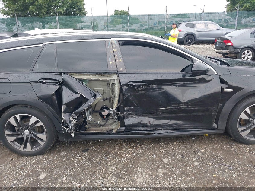 2018 Buick Regal VIN W04GV8SXXJ1064626 IAAI salvage auction — RIGHT SIDE, Salvage (Pennsylvania), sold $3,100 on 2026-08-23 (photo 6)