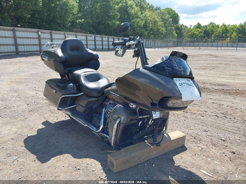 2018 Harley-davidson Road glide VIN 1HD1KGD16JB667508 IAAI salvage auction — FRONT END, Wait Title, sold $2,400 on 2026-09-26 (photo 1)