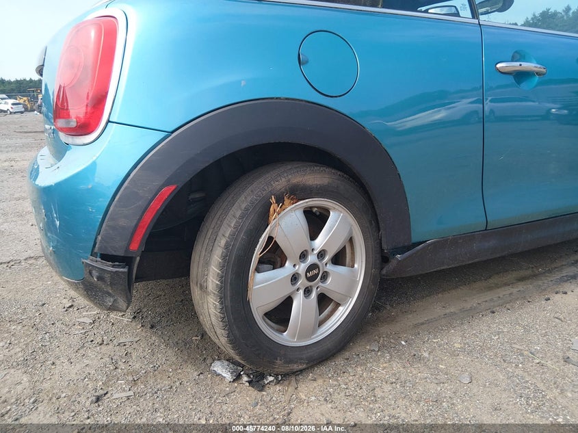 2018 Mini Convertible VIN WMWWG5C53J3D00903 IAAI salvage auction — SIDE, Salvage (Massachusetts), sold $2,000 on 2026-08-27 (photo 6)