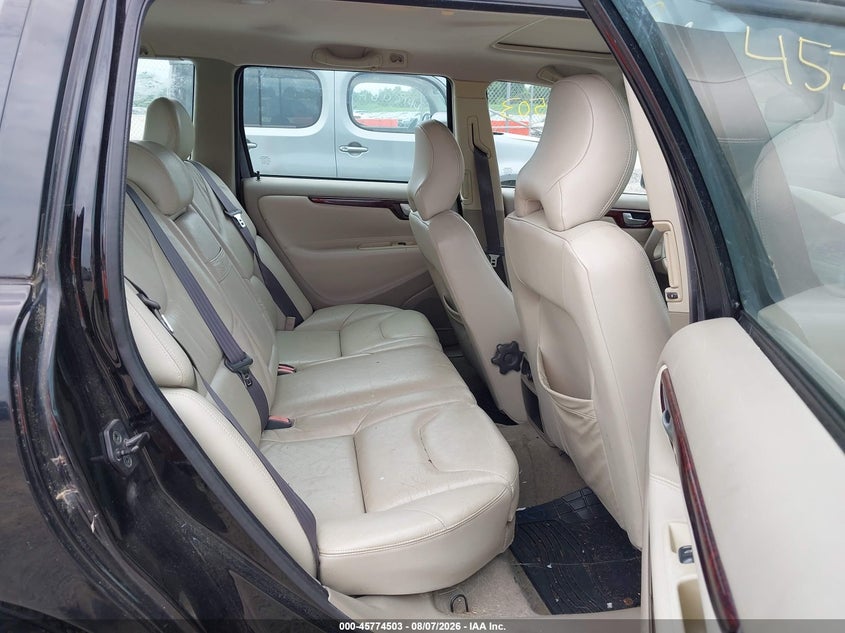 2004 Volvo V70 VIN YV1SW61T742406493 IAAI salvage auction — NORMAL WEAR, Clear (Pennsylvania), sold $450 on 2026-08-13 (photo 8)
