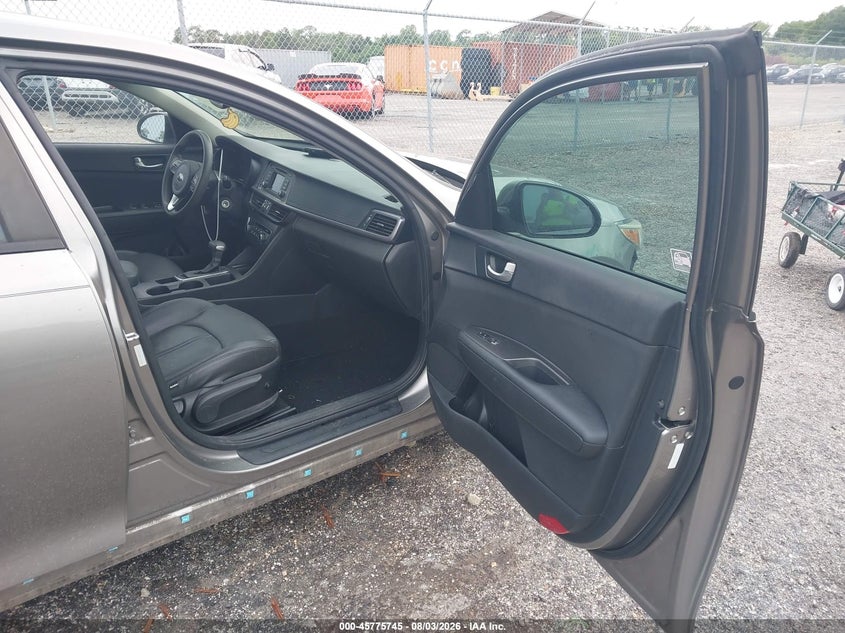 2017 Kia Optima VIN 5XXGT4L38HG137989 IAAI salvage auction — FRONT END, Salvage Title, sold $1,650 on 2026-09-02 (photo 5)