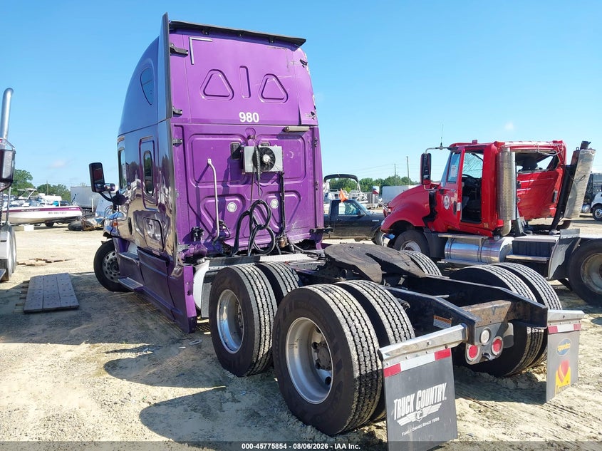 2017 Freightliner Cascadia 125 VIN 3AKJGLDR6HSHS6403 IAAI salvage auction — SIDE, Salvage (North Carolina), sold $1,750 on 2026-09-09 (photo 3)