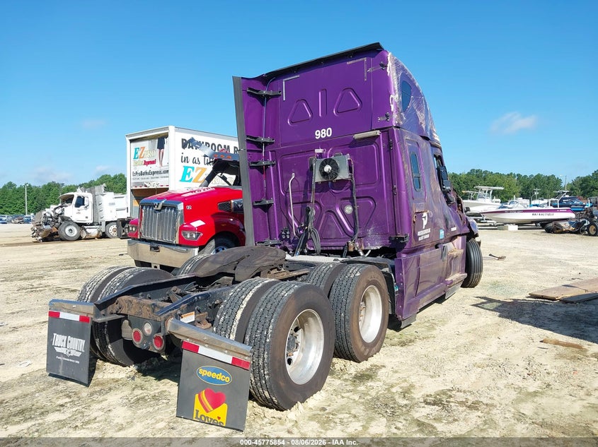 2017 Freightliner Cascadia 125 VIN 3AKJGLDR6HSHS6403 IAAI salvage auction — SIDE, Salvage (North Carolina), sold $1,750 on 2026-09-09 (photo 4)