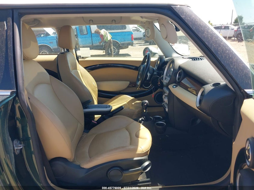 2010 Mini Cooper VIN WMWMF7C54ATZ71421 IAAI salvage auction — NORMAL WEAR, Clear - Dealer Only (California), sold $300 on 2026-08-12 (photo 5)