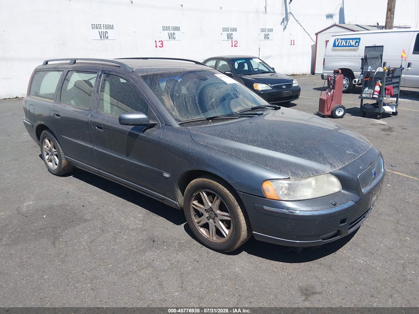 2005 Volvo V70 VIN YV1SW592952470929 IAAI salvage auction — NORMAL WEAR, Clear-Dealer Only (Washington), sold $1,550 on 2026-08-20 (photo 1)