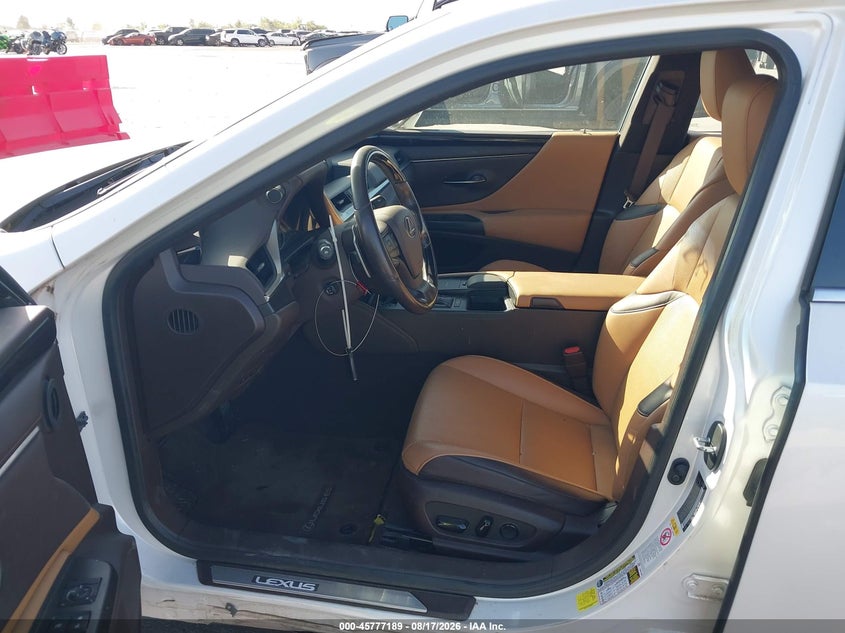 2019 Lexus ES VIN 58ABZ1B18KU008681 IAAI salvage auction — LEFT & RIGHT, Salvage (Texas), sold $14,600 on 2026-08-23 (photo 5)