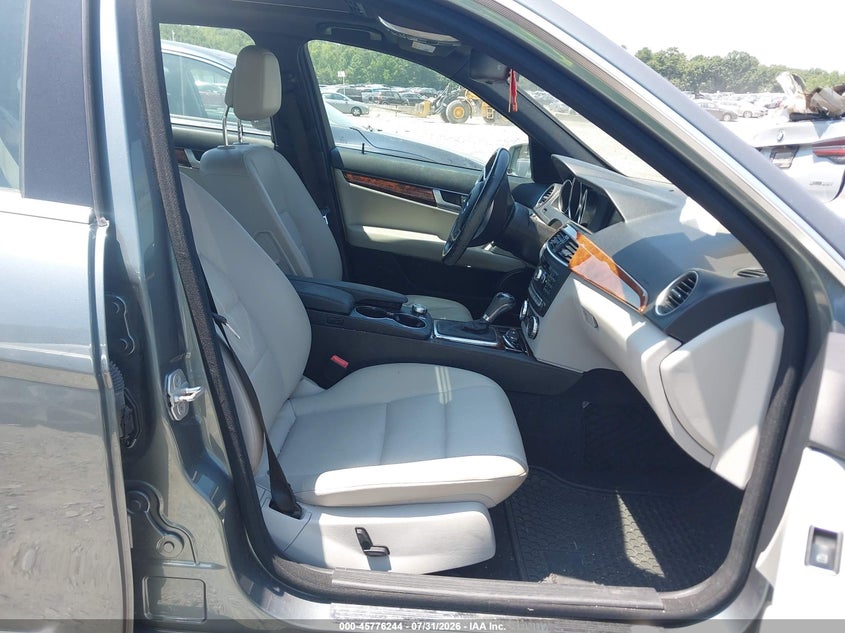 2012 Mercedes-benz C-klasse VIN WDDGF4HB1CA631273 IAAI salvage auction — NORMAL WEAR, Clear (Georgia), sold $2,650 on 2026-08-11 (photo 5)