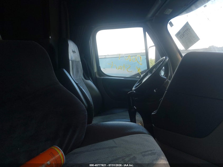 2015 Freightliner Cascadia 125 VIN 3AKJGLBG1FSGB2433 IAAI salvage auction — UNKNOWN, Clear (New York), sold $1,550 on 2026-09-08 (photo 7)