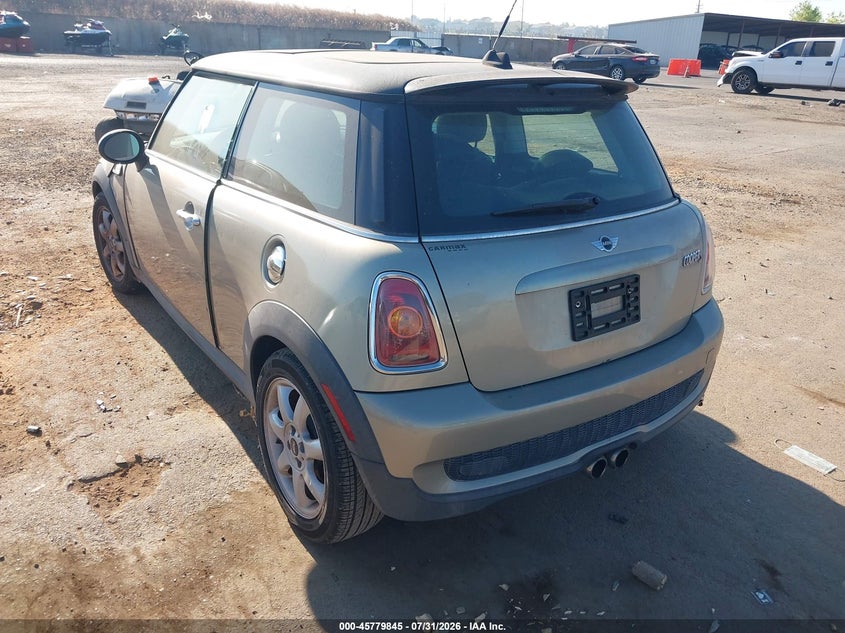 2010 Mini Cooper VIN WMWMF7C59ATZ72662 IAAI salvage auction — NORMAL WEAR, Clear - Dealer Only (California), sold $200 on 2026-09-02 (photo 3)