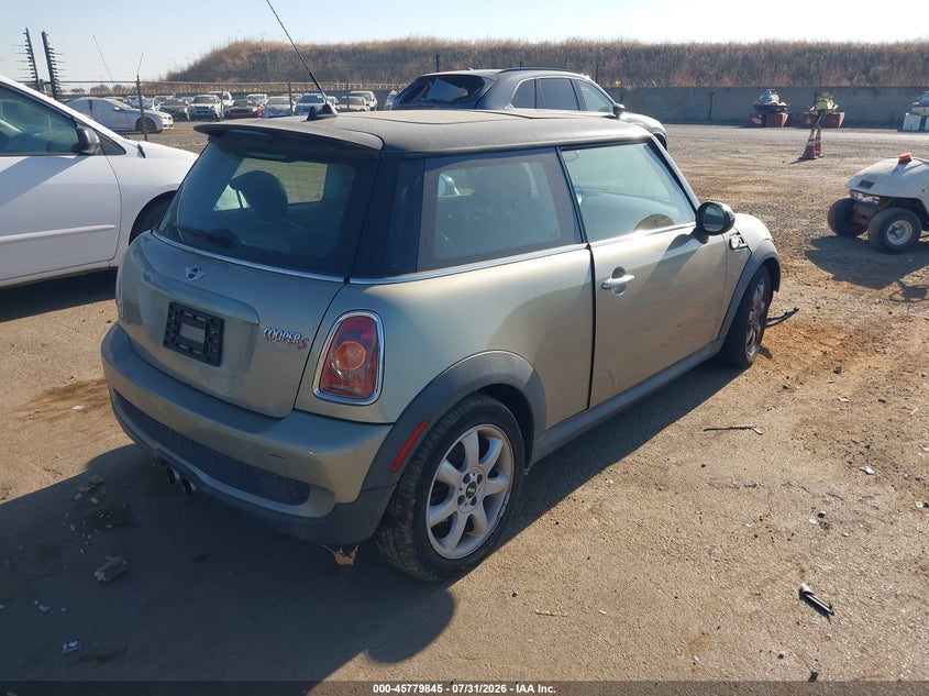 2010 Mini Cooper VIN WMWMF7C59ATZ72662 IAAI salvage auction — NORMAL WEAR, Clear - Dealer Only (California), sold $200 on 2026-09-02 (photo 4)