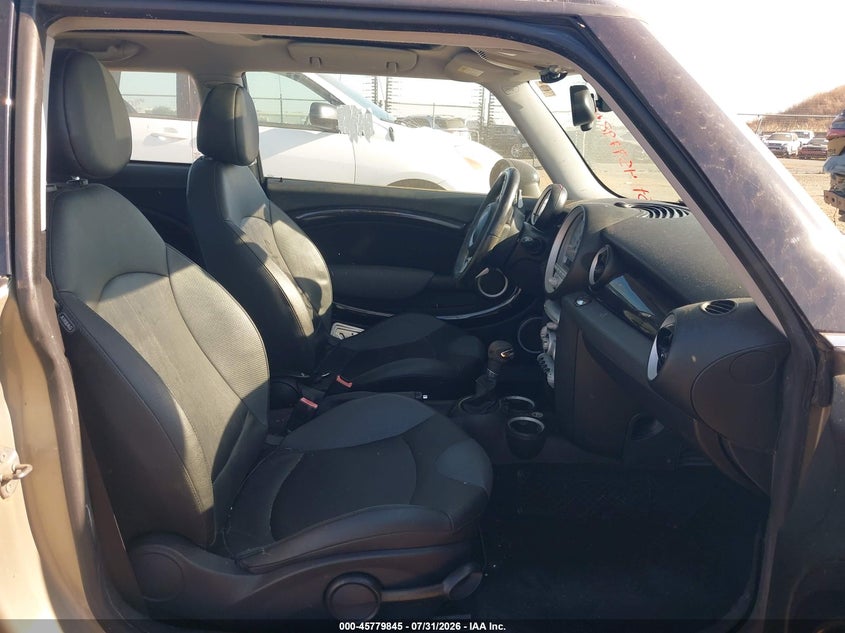 2010 Mini Cooper VIN WMWMF7C59ATZ72662 IAAI salvage auction — NORMAL WEAR, Clear - Dealer Only (California), sold $200 on 2026-09-02 (photo 5)