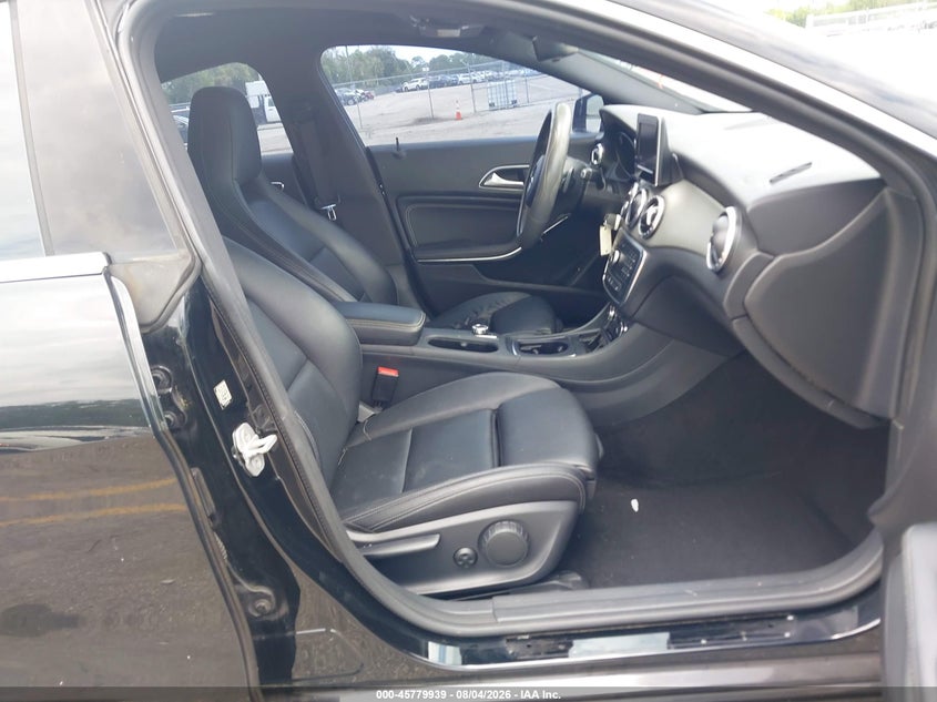 2016 Mercedes-benz Cla-klasse VIN WDDSJ4GBXGN390063 IAAI salvage auction — NORMAL WEAR, Salvage Title, sold $2,400 on 2026-08-17 (photo 5)