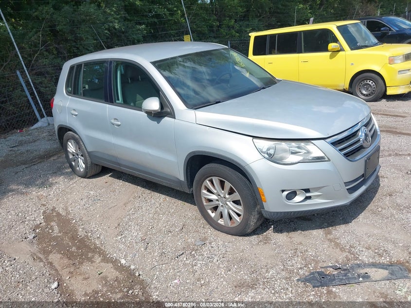 2010 Volkswagen Tiguan VIN WVGAV7AX6AW525827 IAAI salvage auction — NORMAL WEAR, Clear (Indiana), sold $1,300 on 2026-08-12 (photo 1)
