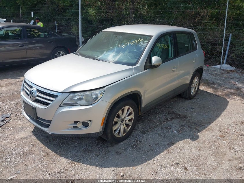 2010 Volkswagen Tiguan VIN WVGAV7AX6AW525827 IAAI salvage auction — NORMAL WEAR, Clear (Indiana), sold $1,300 on 2026-08-12 (photo 2)