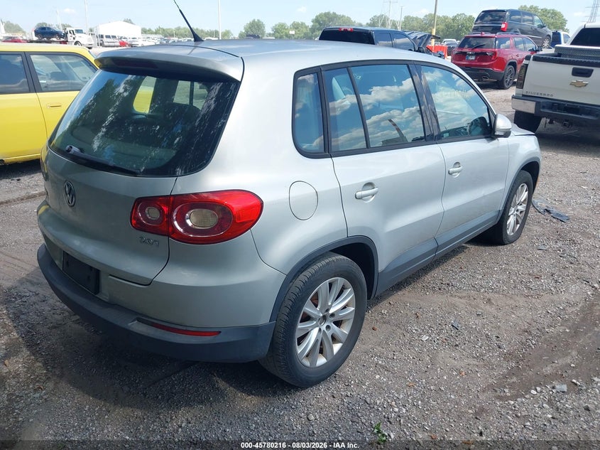 2010 Volkswagen Tiguan VIN WVGAV7AX6AW525827 IAAI salvage auction — NORMAL WEAR, Clear (Indiana), sold $1,300 on 2026-08-12 (photo 4)