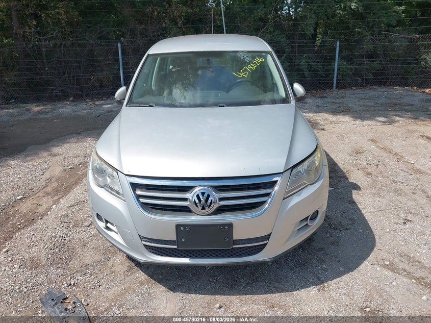 2010 Volkswagen Tiguan VIN WVGAV7AX6AW525827 IAAI salvage auction — NORMAL WEAR, Clear (Indiana), sold $1,300 on 2026-08-12 (photo 6)