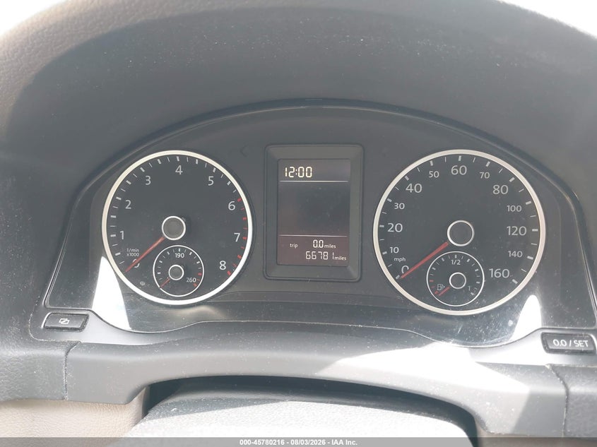 2010 Volkswagen Tiguan VIN WVGAV7AX6AW525827 IAAI salvage auction — NORMAL WEAR, Clear (Indiana), sold $1,300 on 2026-08-12 (photo 7)