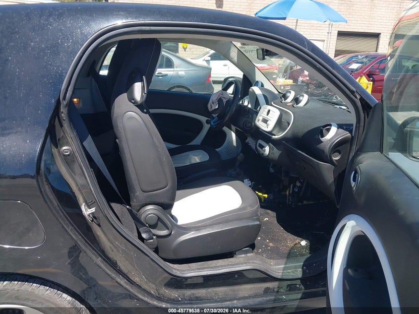 2016 Smart Fortwo VIN WMEFJ5DA3GK051970 IAAI salvage auction — FRONT END, Salvage Title, sold $1,000 on 2026-09-14 (photo 5)