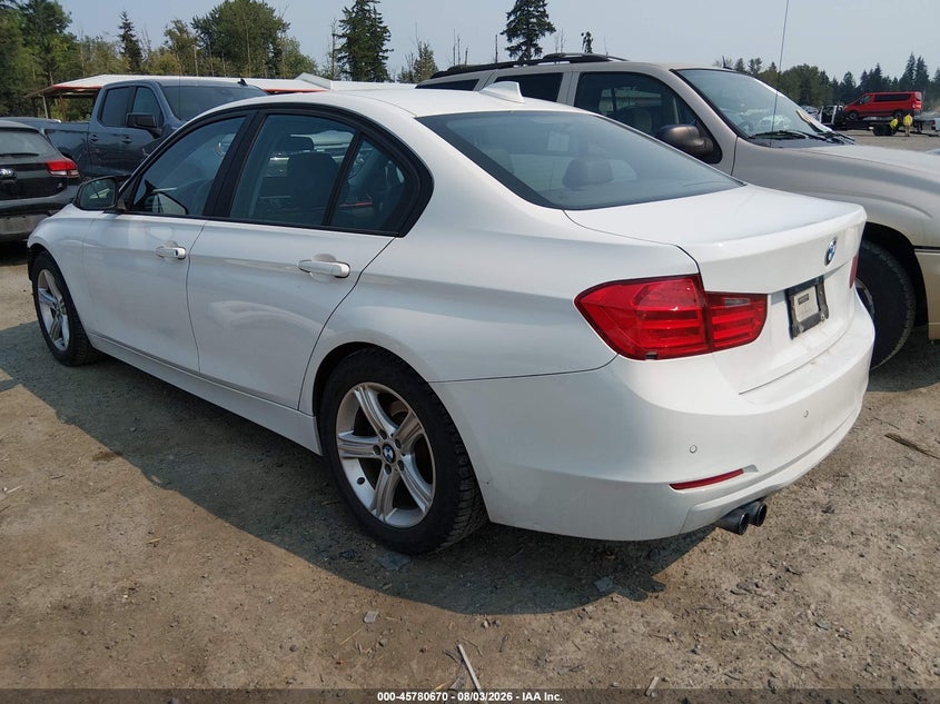 2013 BMW 3er VIN WBA3B5C59DF593580 IAAI salvage auction — FRONT END, Bill Of Sale (Washington), sold $1,700 on 2026-08-19 (photo 3)