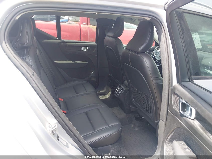 2019 Volvo Xc40 VIN YV4162UK5K2133643 IAAI salvage auction — LEFT REAR, Salvage (North Carolina), sold $10,175 on 2026-08-17 (photo 8)