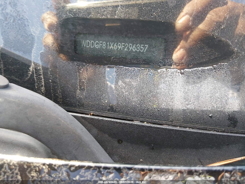 2009 Mercedes-benz C class VIN WDDGF81X69F296357 IAAI salvage auction — NORMAL WEAR, Clear - Dealer Only (California), sold $975 on 2026-08-06 (photo 9)