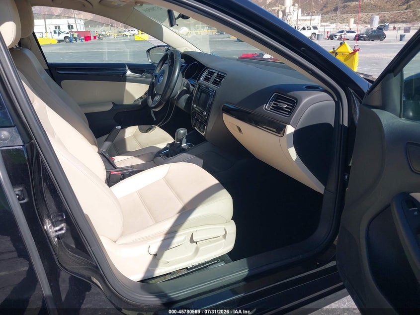 2017 Volkswagen Jetta VIN 3VWL17AJ4HM373297 IAAI salvage auction — LEFT FRONT, Salvage Title, sold $1,950 on 2026-09-16 (photo 5)