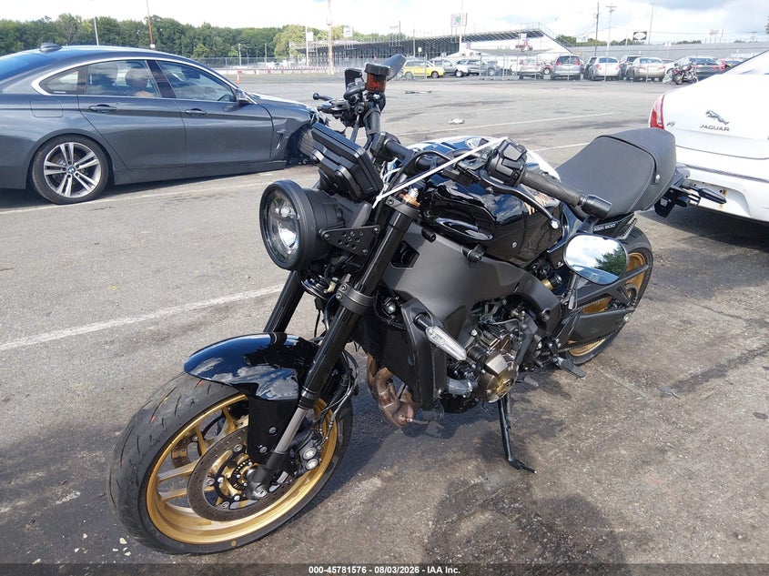 2025 Yamaha Xsr VIN JYARN96E6SA000707 IAAI salvage auction — SIDE, Salvage Title, sold $3,250 on 2026-09-25 (photo 2)