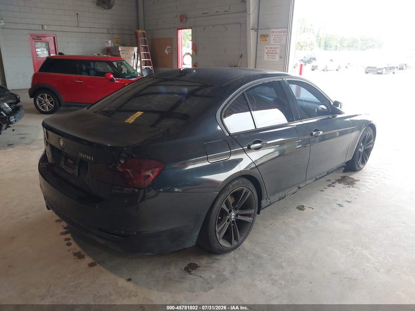 2014 BMW 3 series VIN WBA3A5G54ENP31837 IAAI salvage auction — NORMAL WEAR, Clear (Florida), sold $250 on 2026-08-12 (photo 4)