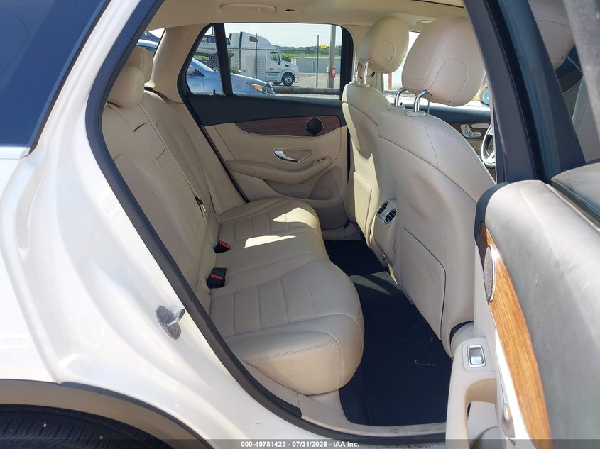 2021 Mercedes-benz Glc class VIN W1N0G8EB4MV297859 IAAI salvage auction — NORMAL WEAR, Clear (Pennsylvania), sold $7,150 on 2026-08-10 (photo 8)