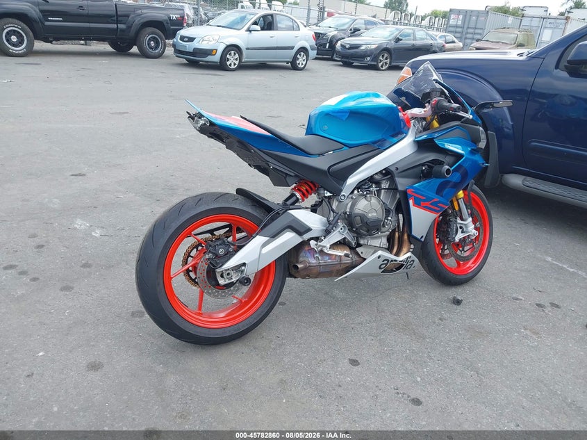 2026 Aprilia Rs VIN ZD4XGUA09TS000205 IAAI salvage auction — FRONT & REAR, Wait Title, sold $3,450 on 2026-10-20 (photo 4)
