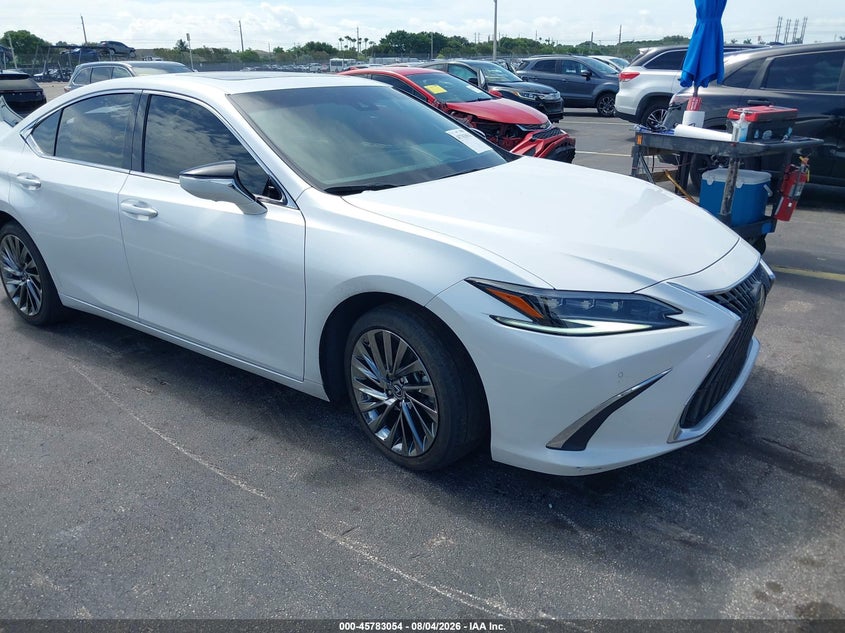 2025 Lexus ES 300h VIN 58AFA1C11SU067272 — IAAI salvage auction photo