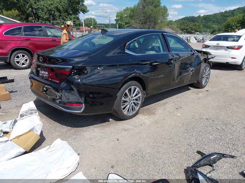 2021 Lexus ES VIN 58AD11D17MU005190 IAAI salvage auction — SIDE, Salvage (Ohio), sold $8,000 on 2026-08-26 (photo 4)