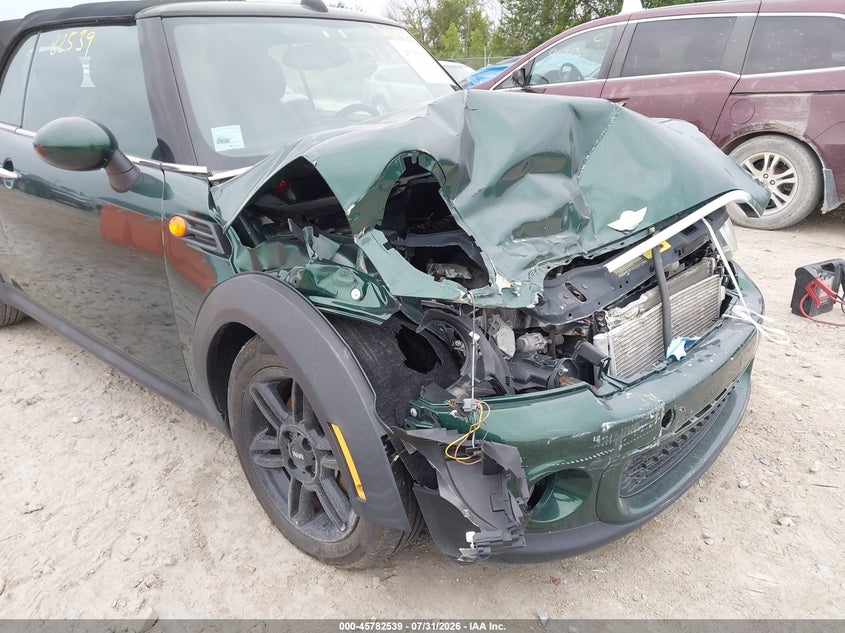 2013 Mini Convertible VIN WMWZN3C50DT135367 IAAI salvage auction — RIGHT FRONT, Clear (Wisconsin), sold $475 on 2026-08-13 (photo 6)