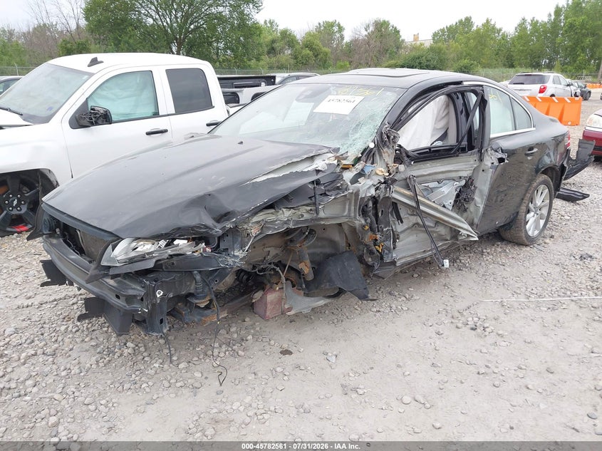 2015 Volvo S80 VIN YV140MAC4F1182350 IAAI salvage auction — LEFT SIDE, Clear-Endorsement (Wisconsin), sold $275 on 2026-08-13 (photo 2)