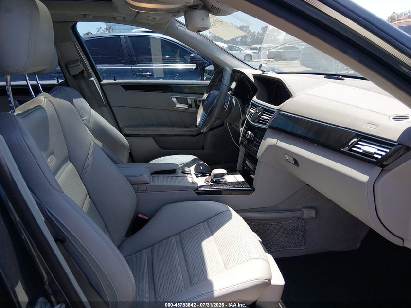 2012 Mercedes-benz E-klasse amg VIN WDDHF7EB5CA524835 IAAI salvage auction — NORMAL WEAR, Salvage Title, sold $1,700 on 2026-08-13 (photo 5)