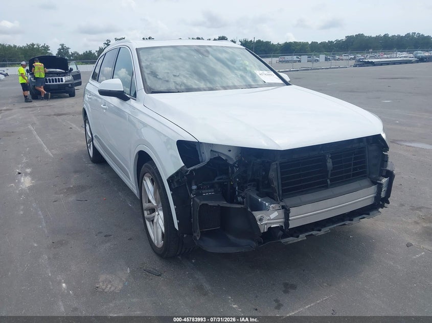 2017 Audi Q7 VIN WA1VAAF72HD030211 — IAAI salvage auction photo