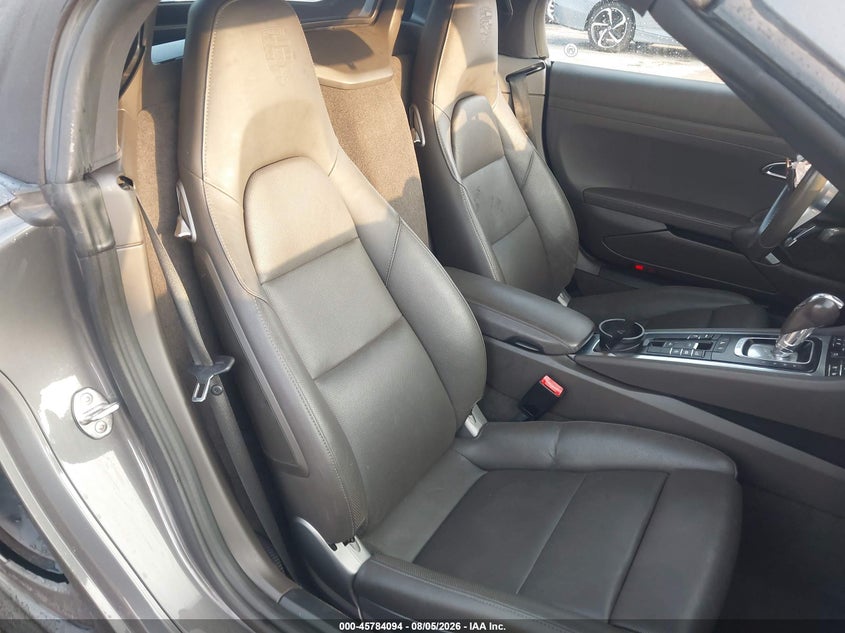 2019 Porsche 718 boxster VIN WP0CA2A89KS210310 IAAI salvage auction — FRONT & REAR, Salvage (Louisiana), sold $10,000 on 2026-09-30 (photo 8)