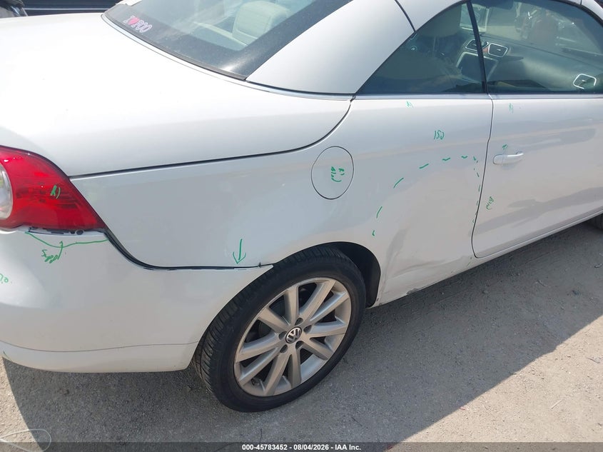 2010 Volkswagen Eos VIN WVWBA7AHXAV009070 IAAI salvage auction — RIGHT SIDE, Salvage (Texas), sold $1,400 on 2026-08-18 (photo 6)