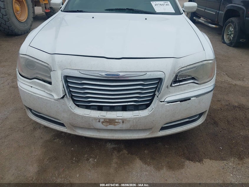 2014 Chrysler 300 VIN 2C3CCAAG2EH380570 IAAI salvage auction — NORMAL WEAR, Salvage Title, sold $675 on 2026-09-11 (photo 6)