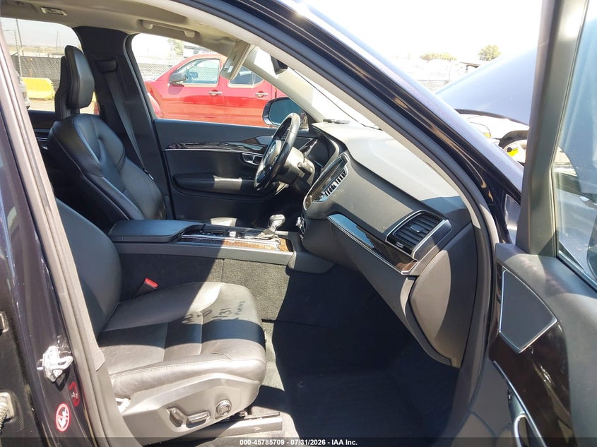 2017 Volvo Xc90 VIN YV4102KK2H1141301 IAAI salvage auction — NORMAL WEAR, Salvage Title, sold $1,050 on 2026-08-13 (photo 5)