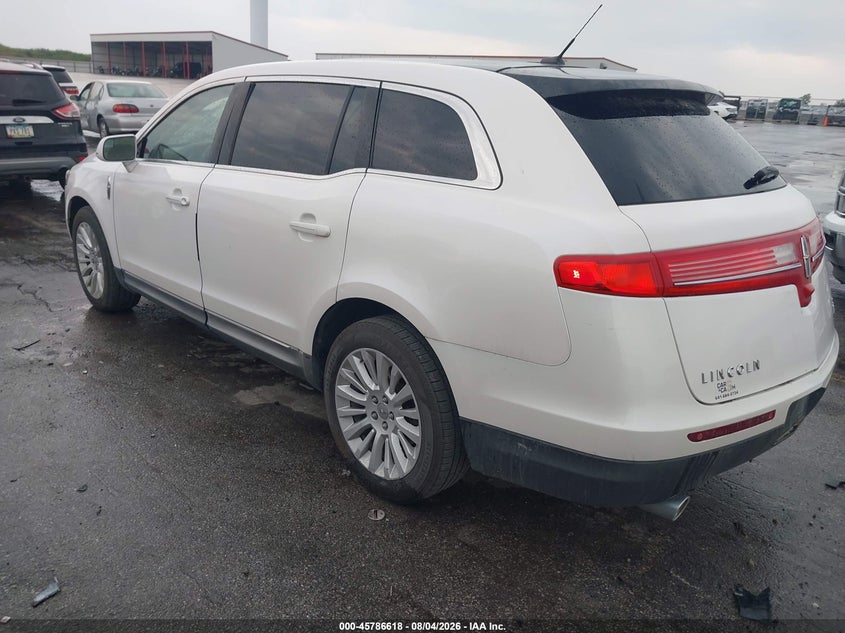 2012 Lincoln Mkt VIN 2LMHJ5FRXCBL50936 IAAI salvage auction — RIGHT FRONT, Salvage (Iowa), sold $450 on 2026-09-02 (photo 3)