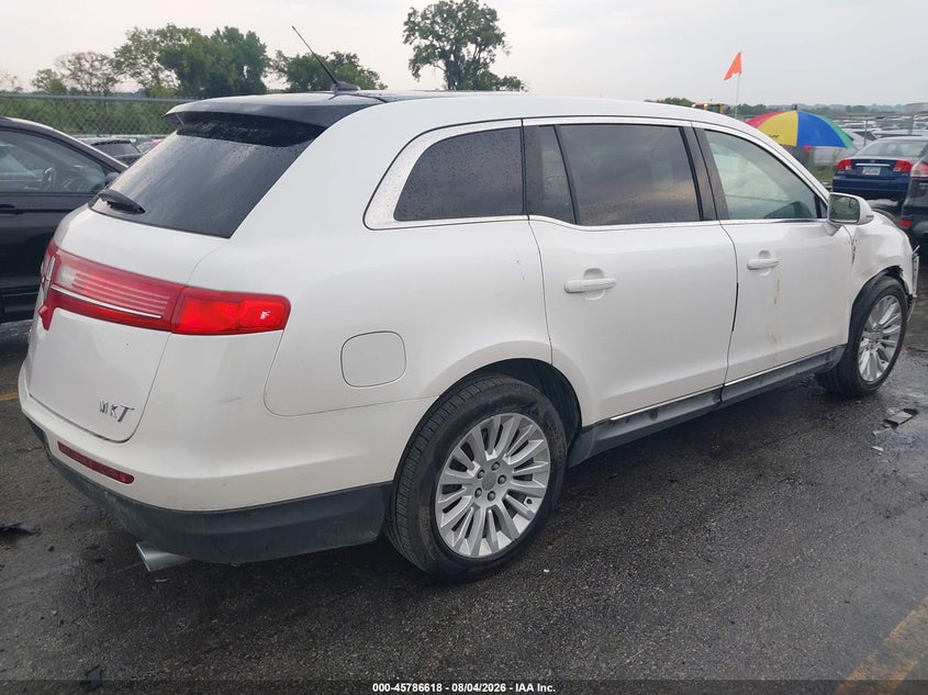 2012 Lincoln Mkt VIN 2LMHJ5FRXCBL50936 IAAI salvage auction — RIGHT FRONT, Salvage (Iowa), sold $450 on 2026-09-02 (photo 4)