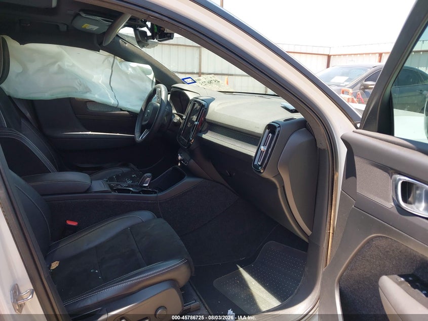 2022 Volvo Xc40 VIN YV4AC2HM9N2700221 IAAI salvage auction — SIDE, Salvage Title, sold $4,250 on 2026-08-27 (photo 5)