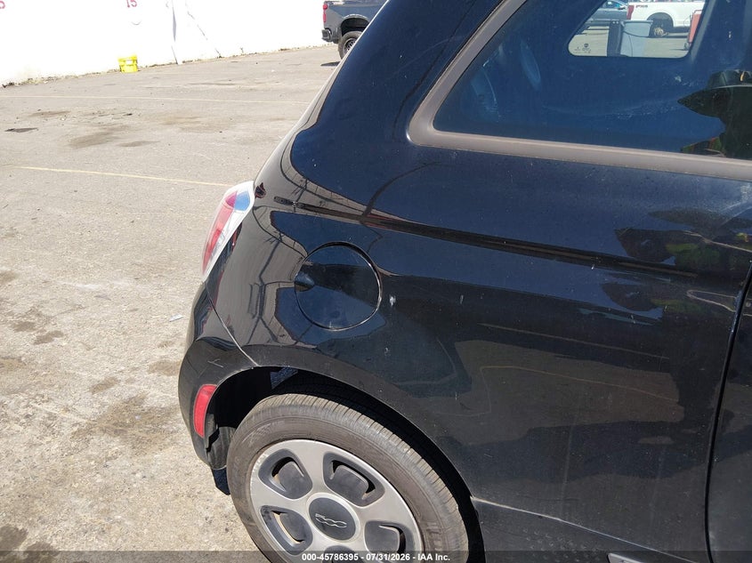2015 Fiat 500 VIN 3C3CFFGE7FT647463 IAAI salvage auction — NORMAL WEAR, Wait Title, sold $175 on 2026-08-13 (photo 6)