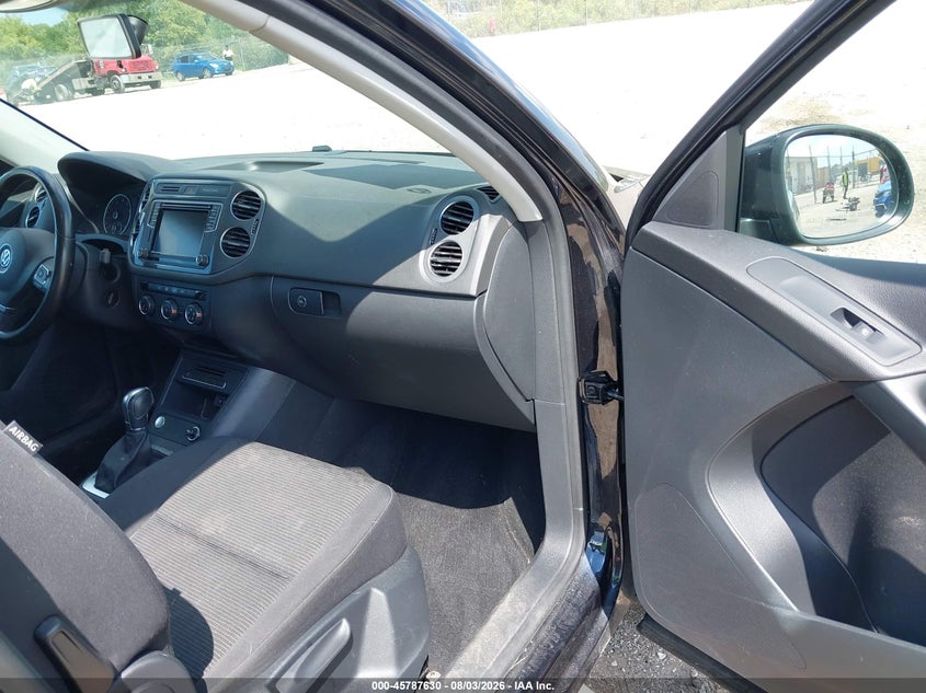 2018 Volkswagen Tiguan VIN WVGBV7AXXJK004539 IAAI salvage auction — REAR END, Salvage Title, sold $3,475 on 2026-08-19 (photo 5)