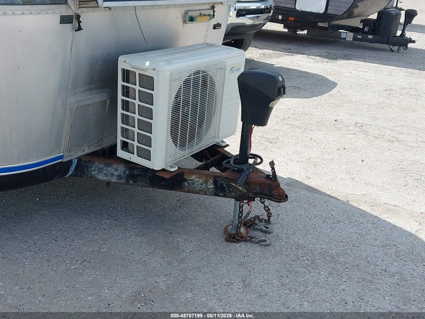 1989 Airstream 29 VIN 1STGEAJ29KJ506589 IAAI salvage auction — Burn Interior, Salvage (Texas), sold $0 on 2026-10-05 (photo 6)